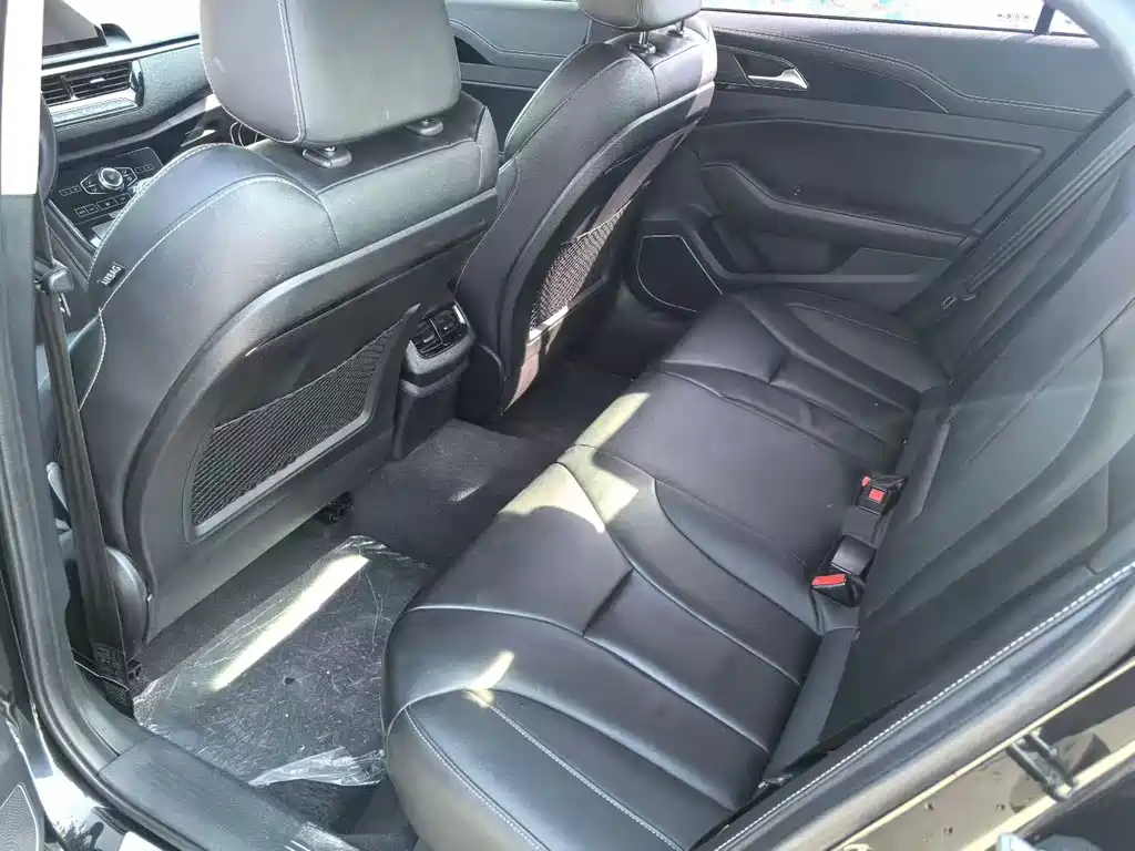 Hongqi H5 2018 30TD Smart Connected Edition купить на сайте DeffCars