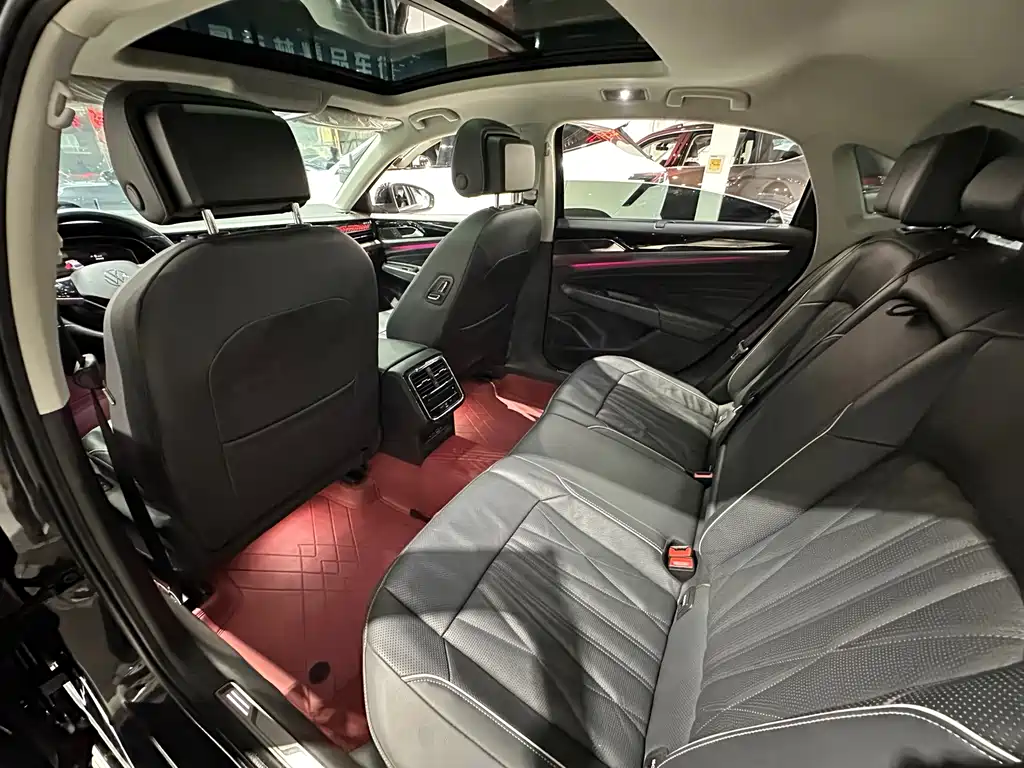 Passat 2023 380TSI Deluxe Edition купить на сайте DeffCars