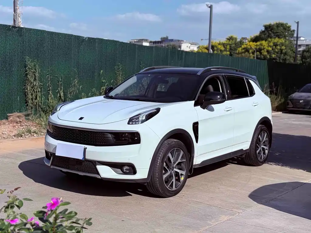 Lynk & Co 01 2017 2.0T 4WD Pro version купить на сайте DeffCars