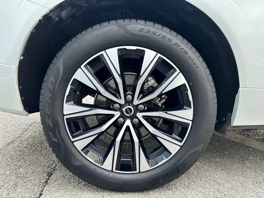 Volvo XC60 2024 B5 four-wheel drive Zhiyuan Deluxe Edition купить на сайте DeffCars