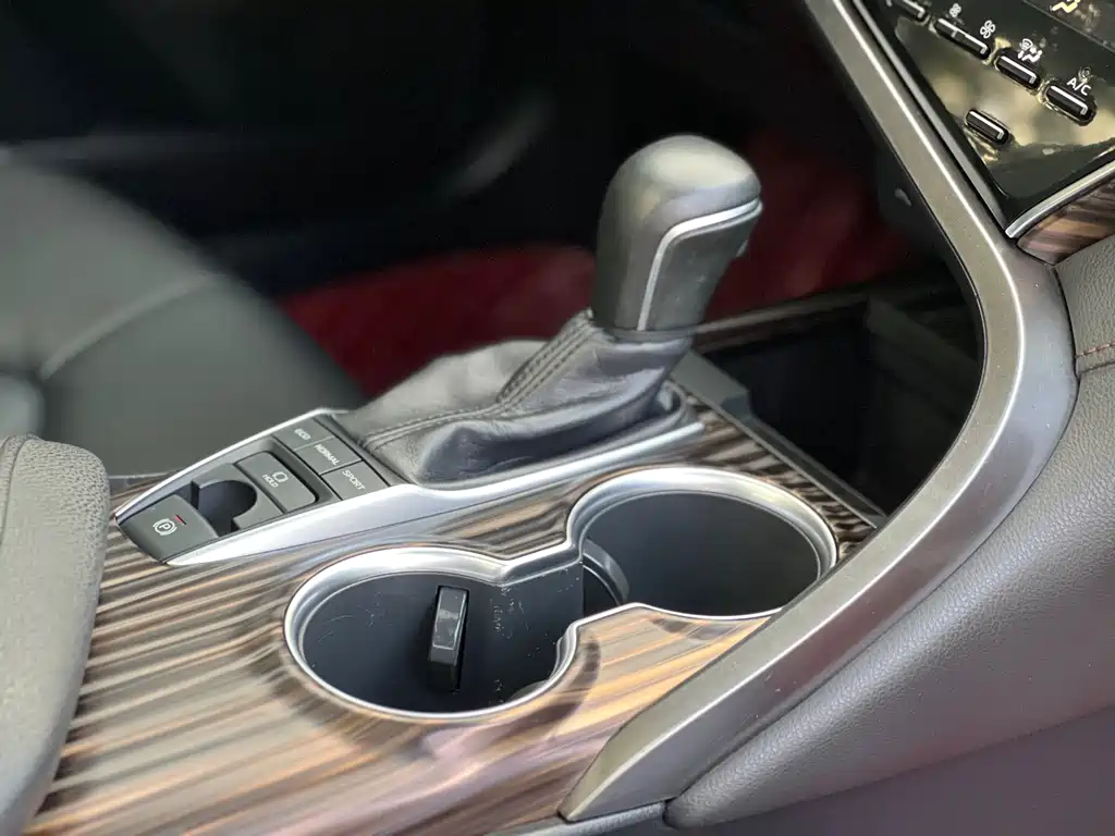 Camry 2018 2.5G Deluxe Edition купить на сайте DeffCars