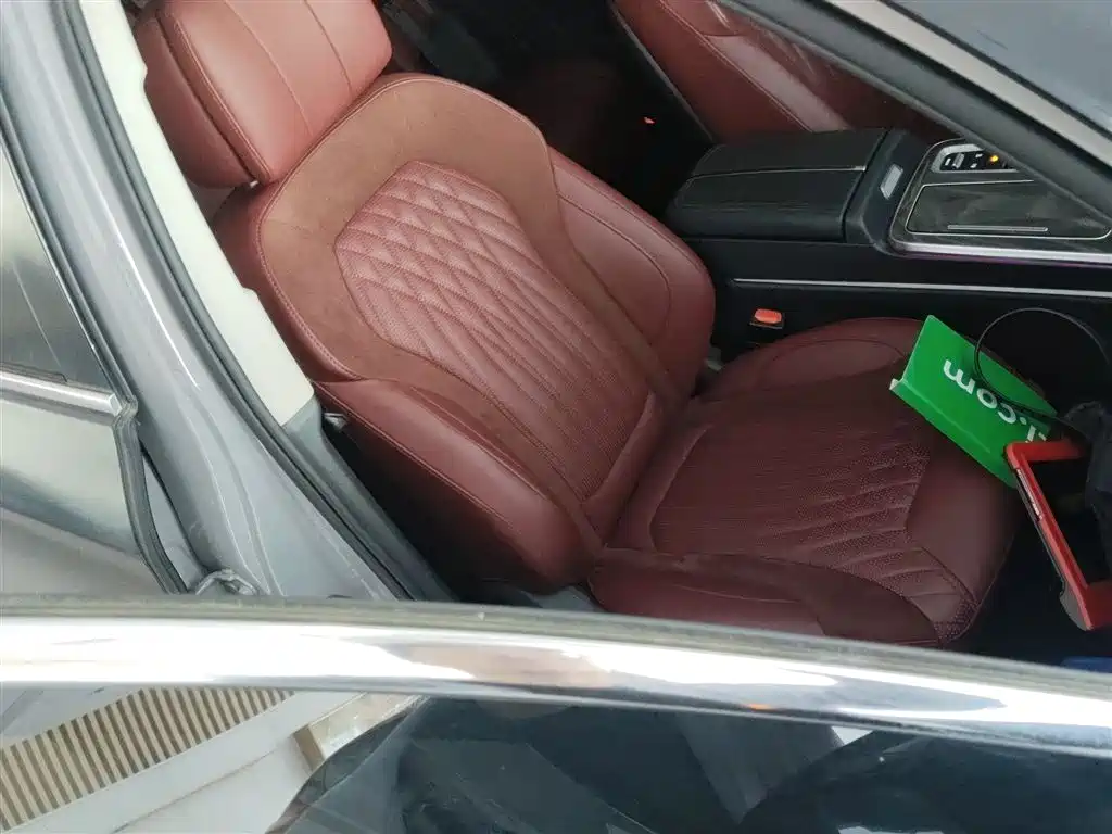 Hongqi HS5 2023 2.0T four-wheel drive flag collar Pro version купить на сайте DeffCars