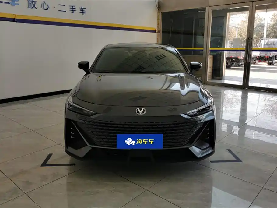 Changan UNI-V 2023 1.5T premium model купить на сайте DeffCars