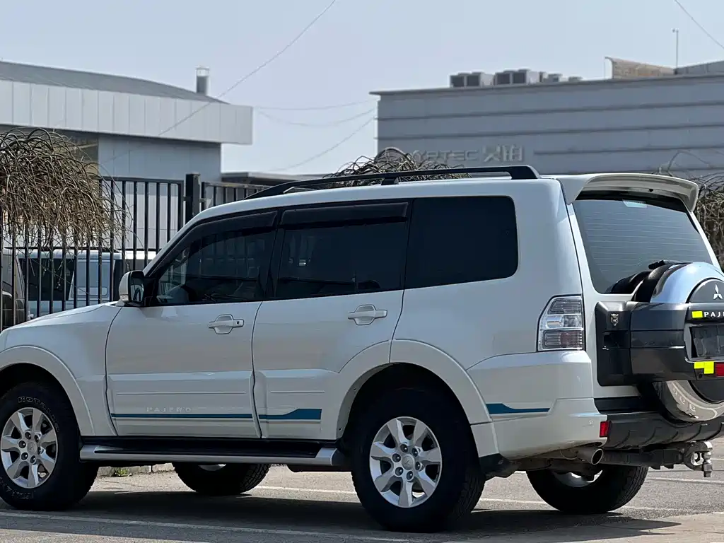 Pajero imported 2019 3.0L automatic standard version купить на сайте DeffCars