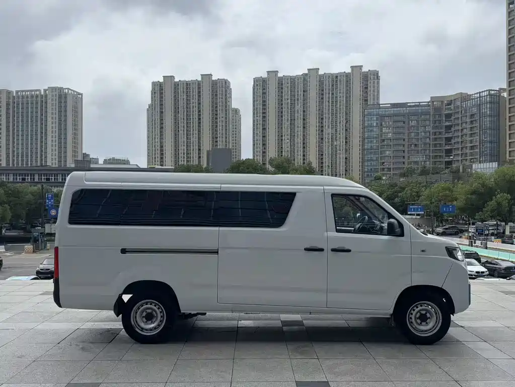 Finless Porpoise E7 2025 Entrepreneur Edition 41.86kWh 6 seats купить на сайте DeffCars