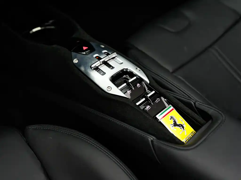 SF90 2021 3.9T V8 Spider купить на сайте DeffCars