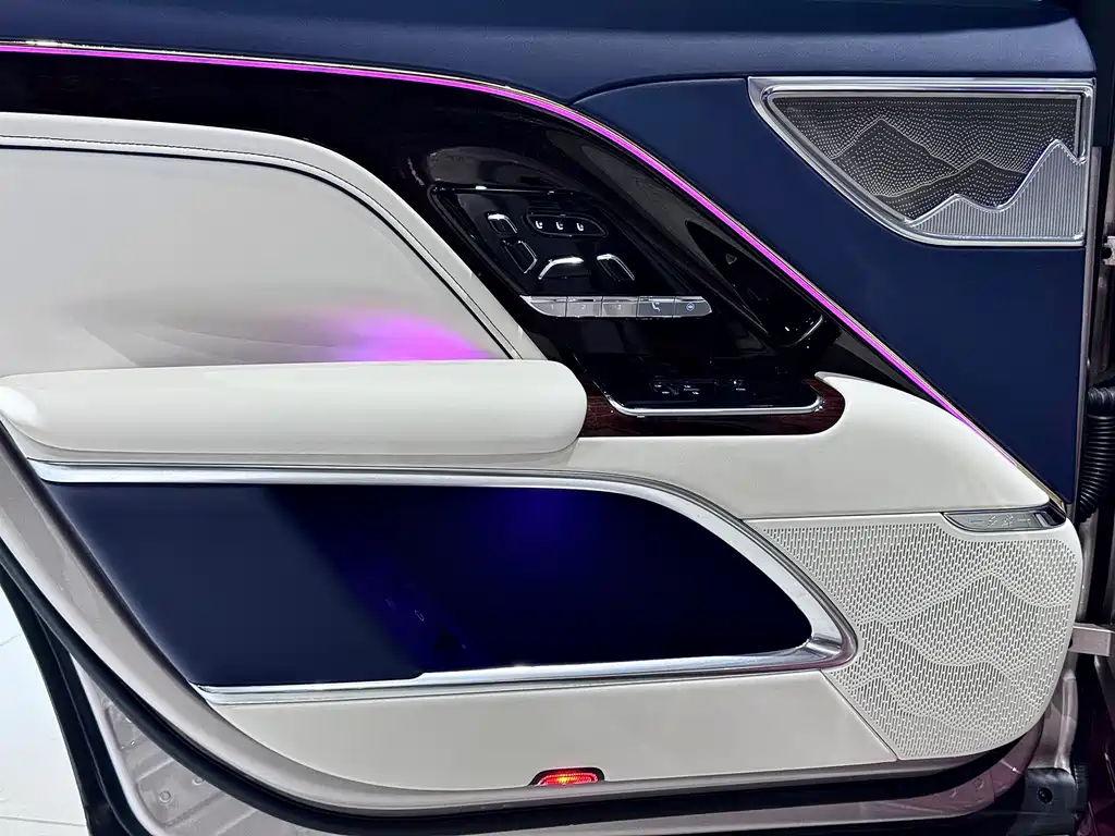 Hongqi Golden Sunflower Guoya 2024 4.0T V8 version купить на сайте DeffCars