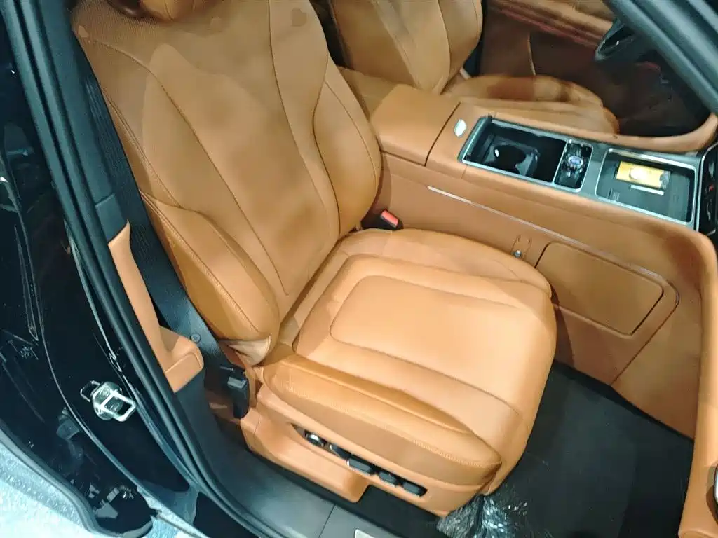 Wenjie M9 2025 extended range Ultra version 52kWh 6-seater version 192-line lidar) купить на сайте DeffCars