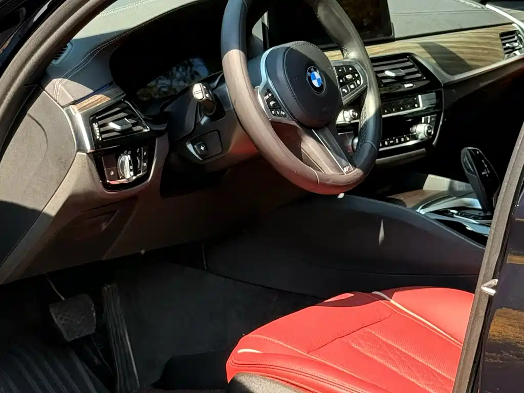BMW 5 Series 2022 530Li Leading M Sports Package купить на сайте DeffCars