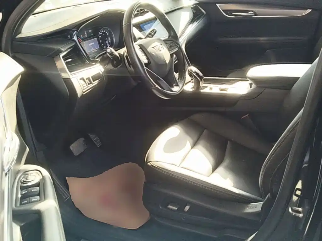 Cadillac XT6 2021 2.0T six-seat four-wheel drive stylish model купить на сайте DeffCars