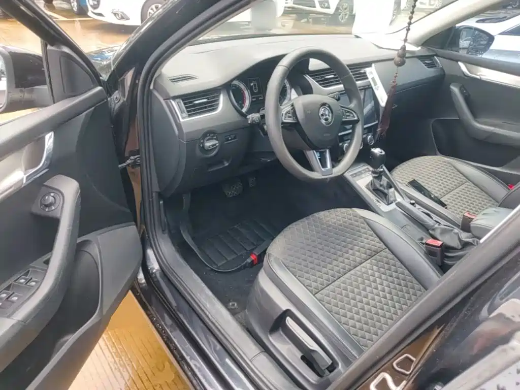 Octavia 2019 TSI230 DSGSenova Zhixing Deluxe Edition China VI купить на сайте DeffCars