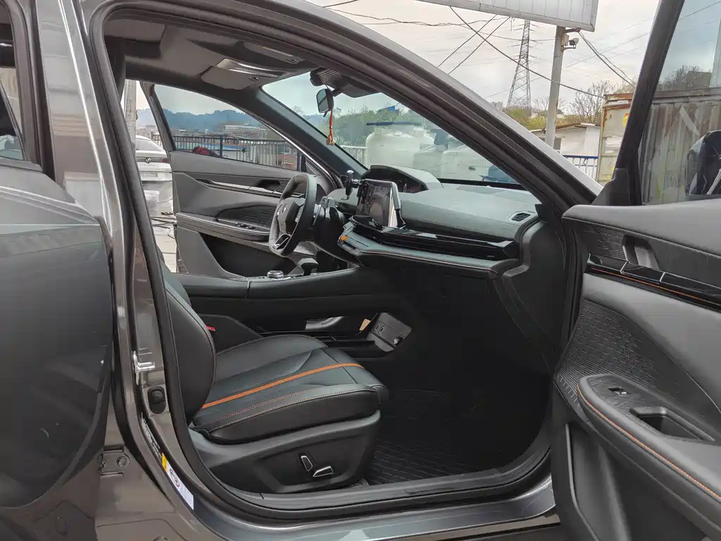 Changan UNI-V 2024 1.5T exclusive model купить на сайте DeffCars