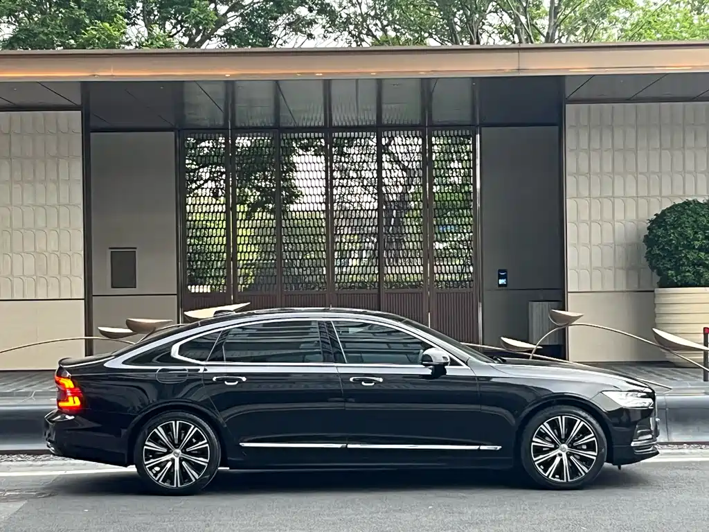Volvo S90 2022 B5 Zhiyuan Luxury Edition купить на сайте DeffCars