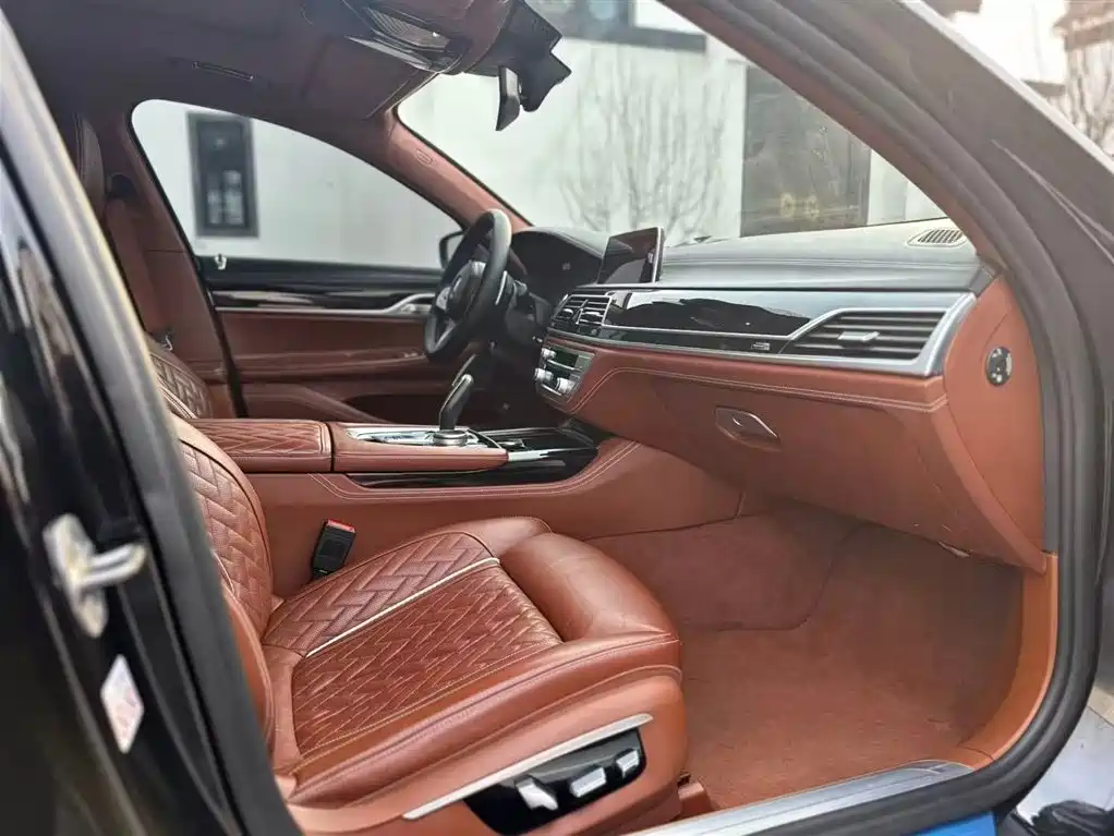 BMW 7 Series 2021 740Li xDrive Executive M Sports Package купить на сайте DeffCars