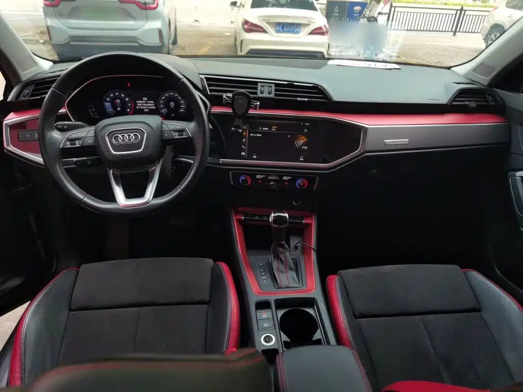 Audi Q3 2019 35 TFSI aggressive and dynamic купить на сайте DeffCars