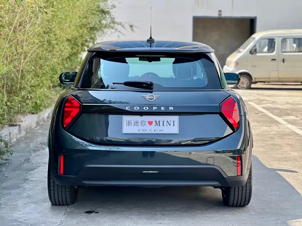 MINI 2025 1.5T COOPER Classic купить на сайте DeffCars