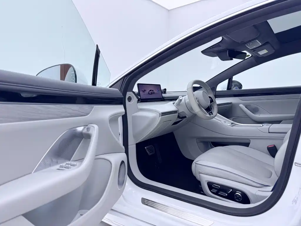 Zhijie S7 2025 model 855km Max купить на сайте DeffCars