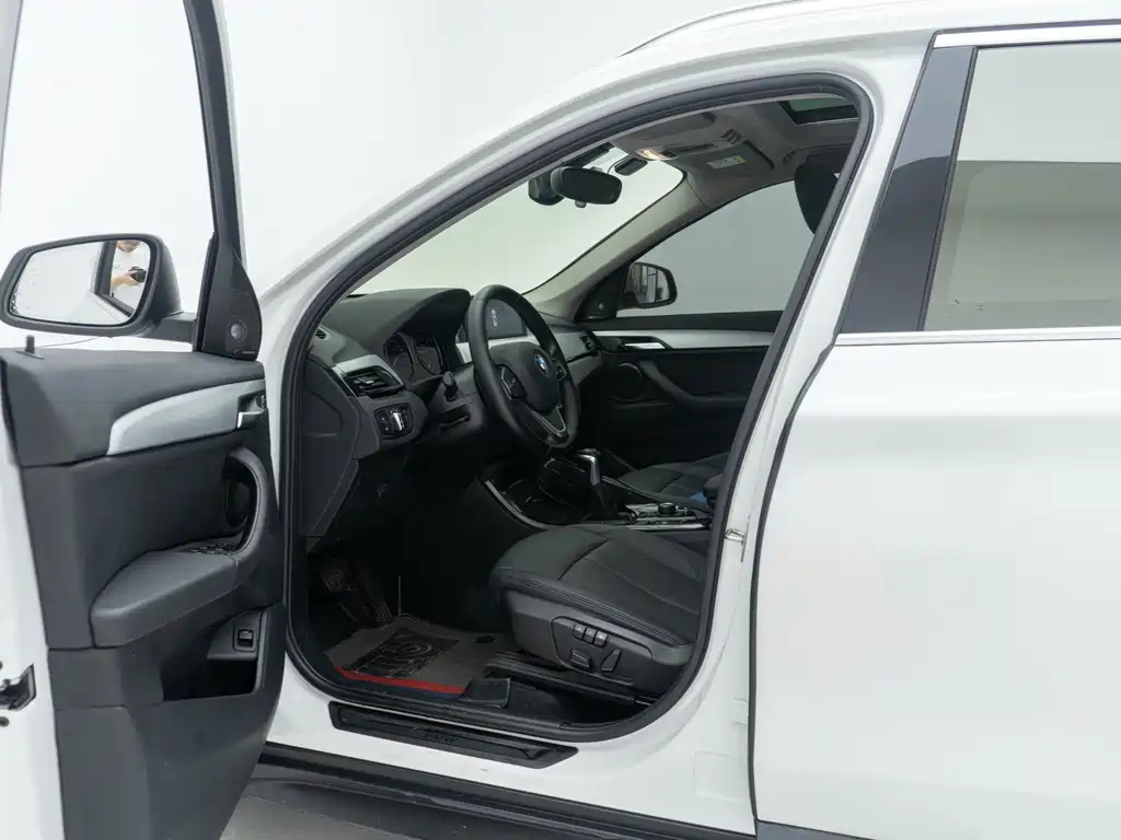 BMW X1 2019 sDrive20Li Leading Model купить на сайте DeffCars