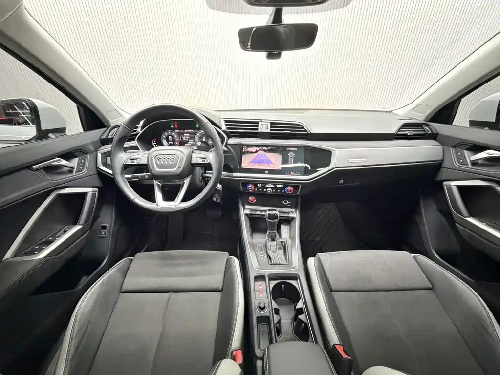 Audi Q3 2022 35 TFSI aggressive and dynamic купить на сайте DeffCars