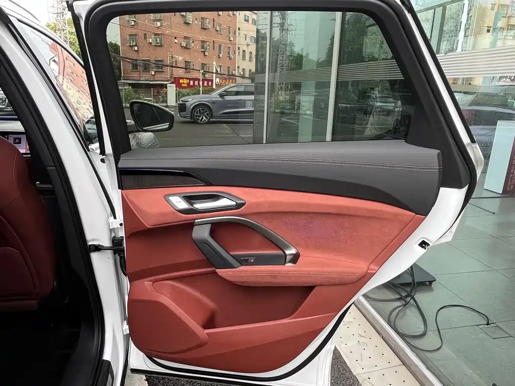 Audi Q5L 2026 2.0T Exclusive Edition for Ten Million Users купить на сайте DeffCars