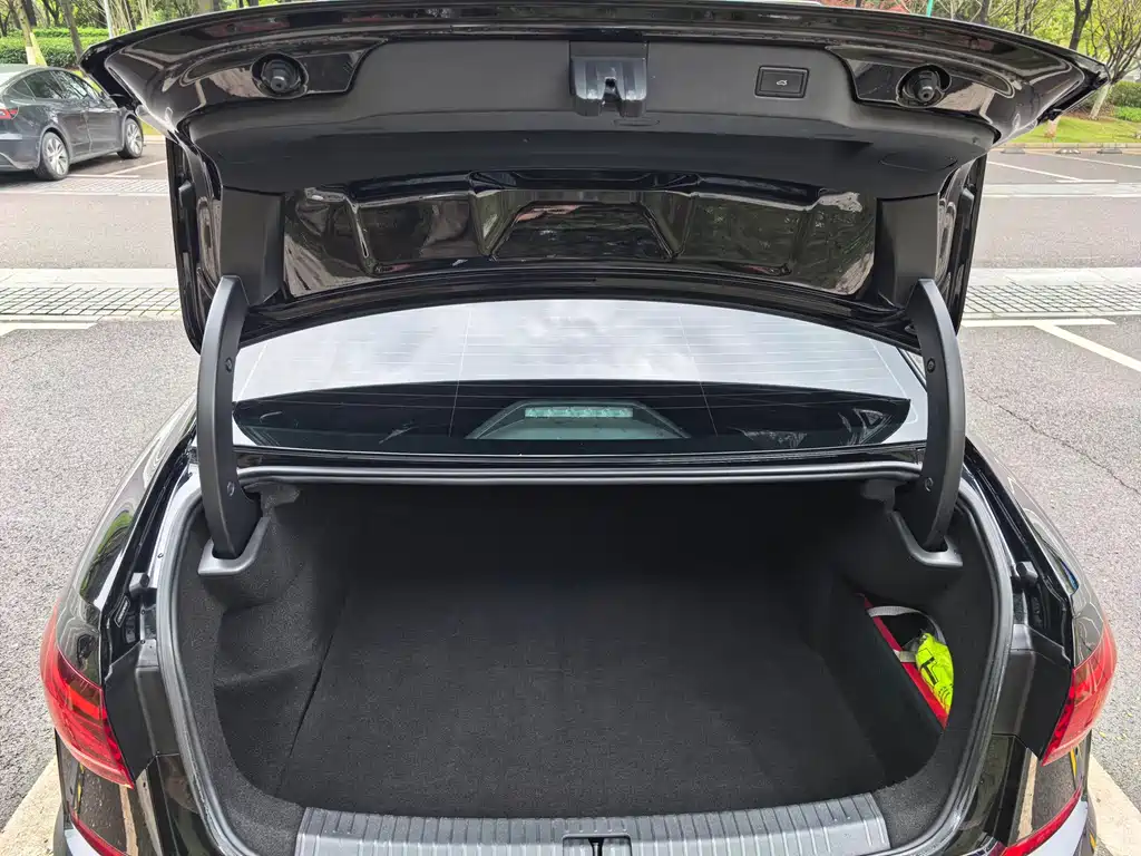Passat 2023 330TSI Deluxe Edition купить на сайте DeffCars