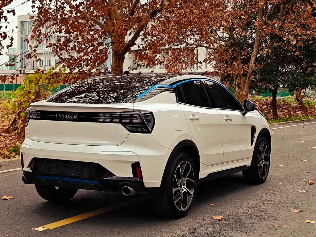 Lynk & Co 05 2022 2.0TD two-wheel drive shines Halo купить на сайте DeffCars