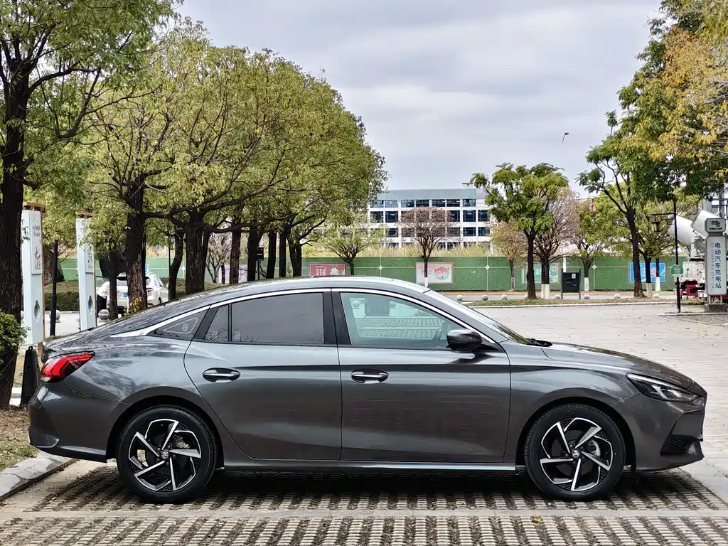 MG5 2021 300TGI DCT Green Luxury Flagship Edition купить на сайте DeffCars