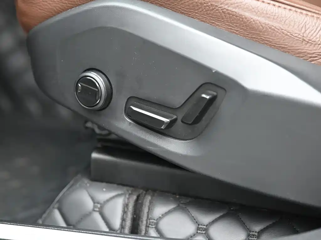 Volvo XC60 2023 B5 four-wheel drive Zhiyi Luxury Edition купить на сайте DeffCars