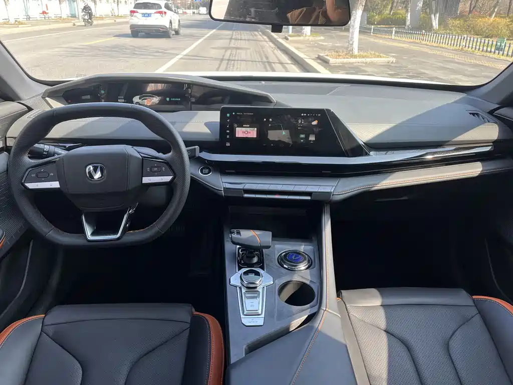 Changan UNI-V 2023 1.5T exclusive model купить на сайте DeffCars