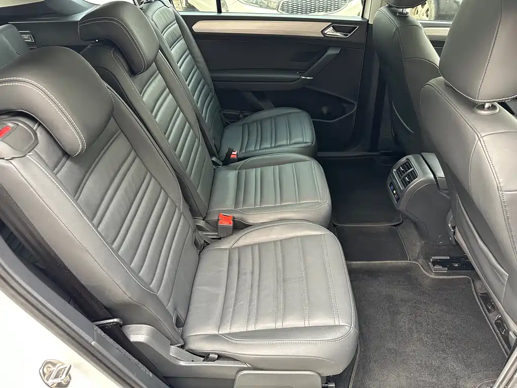 Touran 2016 Touran L 280TSI DSG Shuya Edition купить на сайте DeffCars