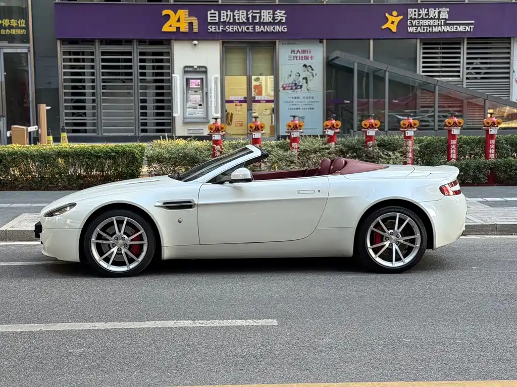 V8 Vantage 2011款 4.7L Sportshift Roadster купить на сайте DeffCars