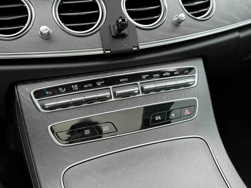 Mercedes-Benz E-Class 2022 E 300 L Luxury Model купить на сайте DeffCars
