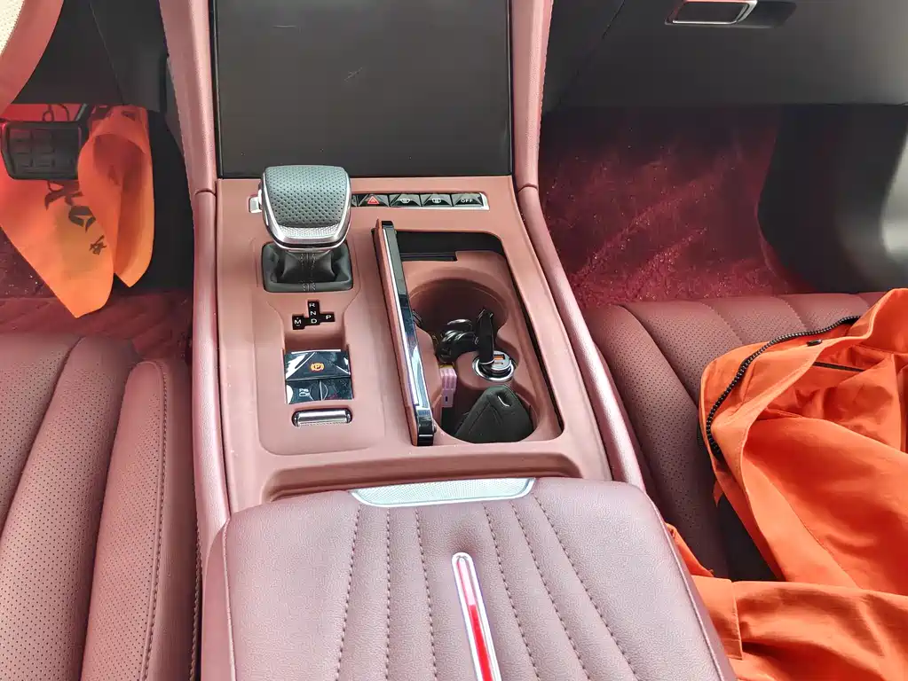 Hongqi H5 2025 2.0T automatic flagship version купить на сайте DeffCars