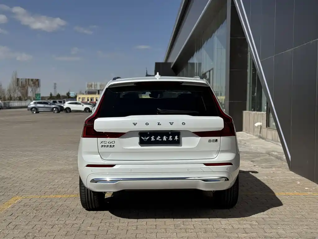 Volvo XC60 2026 B5 four-wheel drive Zhiyi Luxury Edition купить на сайте DeffCars