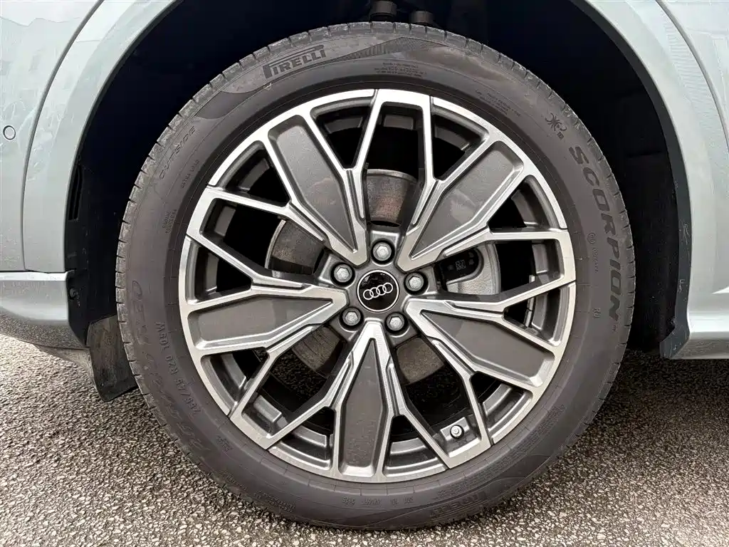 Audi Q5L 2026 2.0T Exclusive Edition for Ten Million Users купить на сайте DeffCars