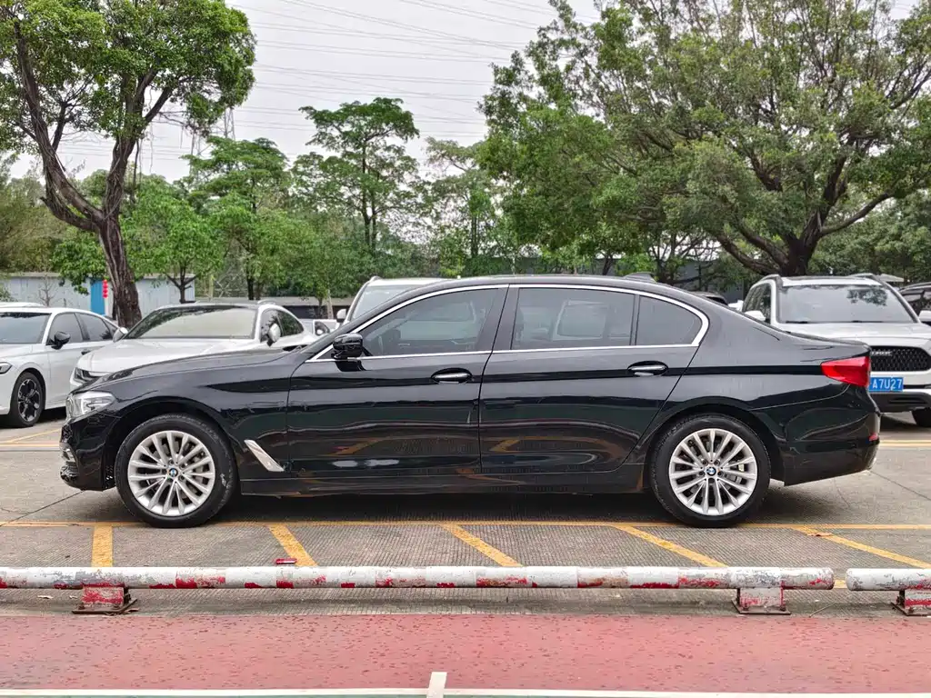 BMW 5 Series 2018 Facelift 530Li Leading Luxury Package купить на сайте DeffCars