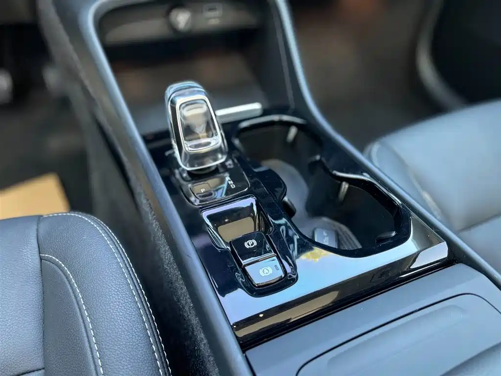 Volvo XC40 2020 T4 four-wheel drive Zhiyuan Sport Edition купить на сайте DeffCars