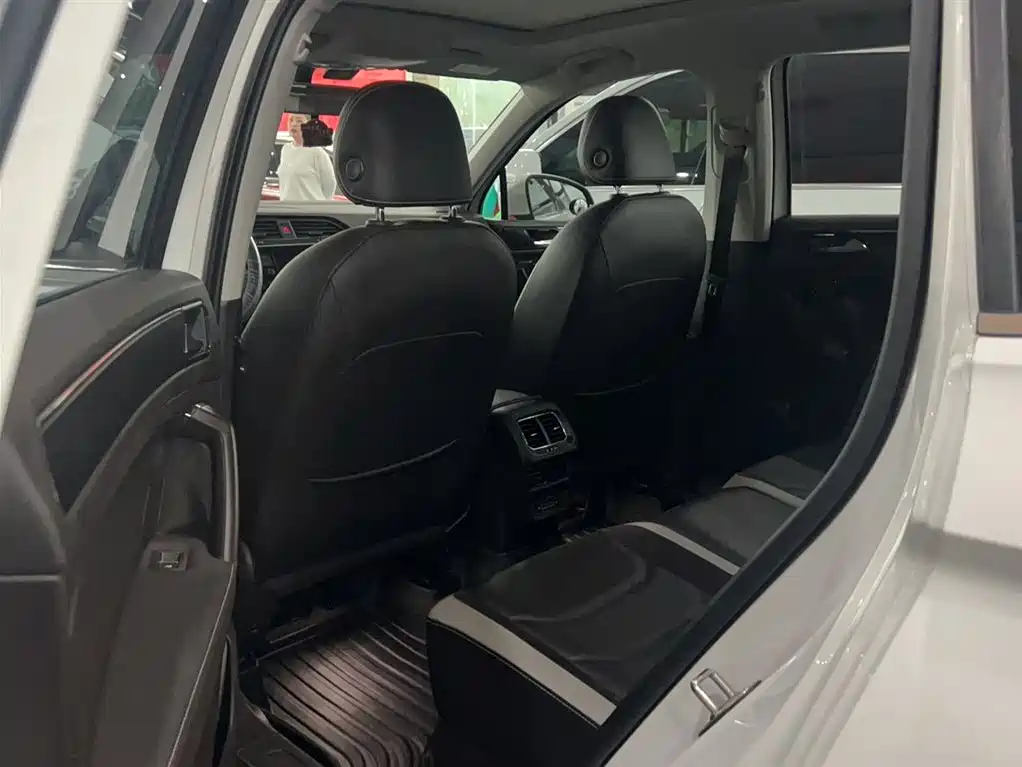 Tiguan L 2019 280TSI automatic two-wheel drive panoramic comfort version National V купить на сайте DeffCars