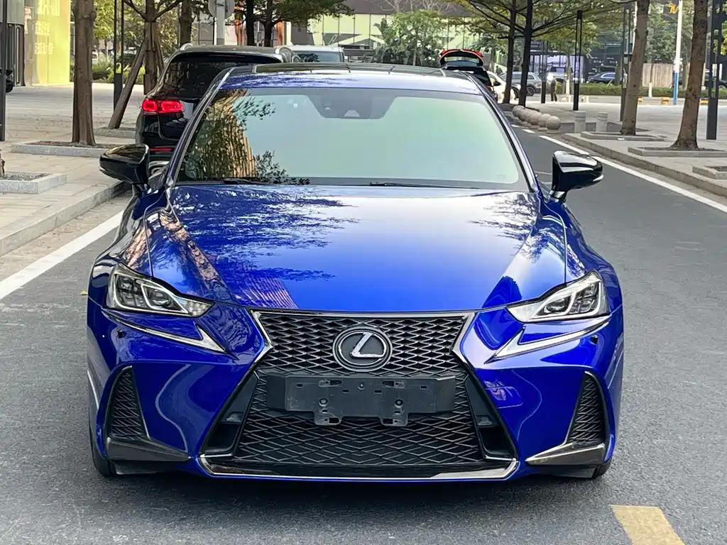 Lexus IS 2017 300 F SPORT Edition купить на сайте DeffCars