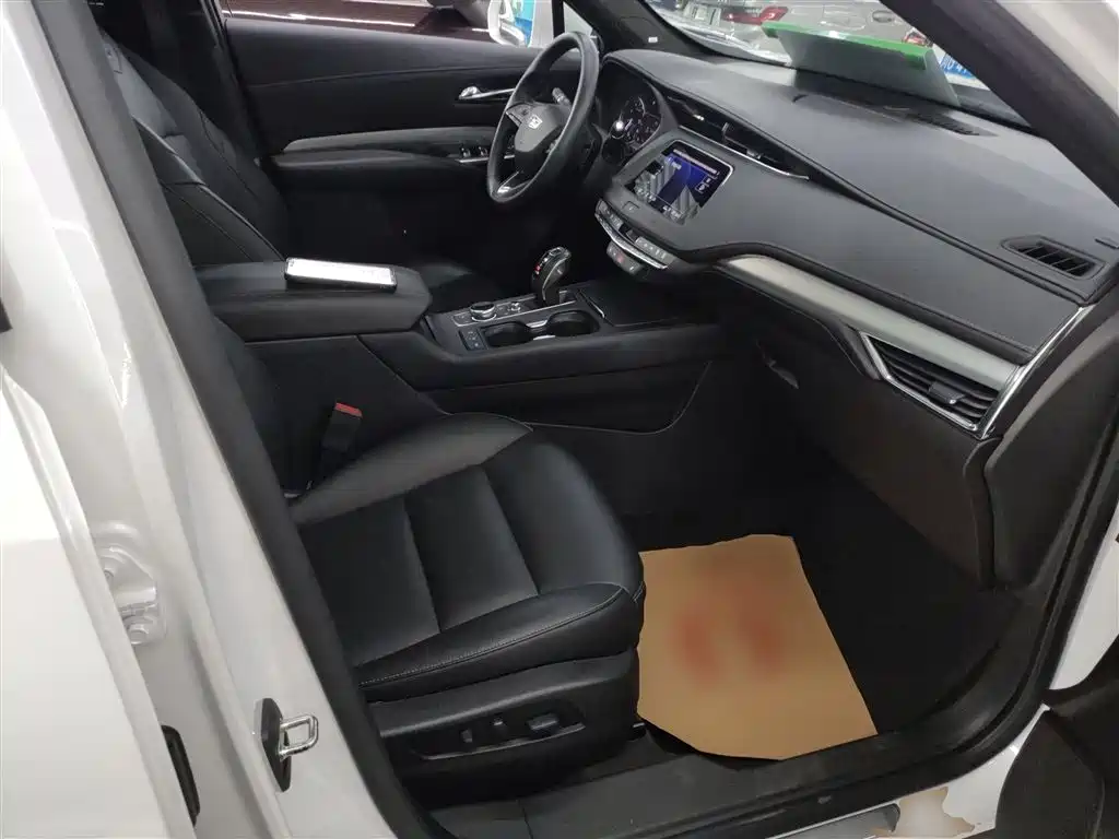 Cadillac XT4 2018 28T two-wheel drive leading model купить на сайте DeffCars