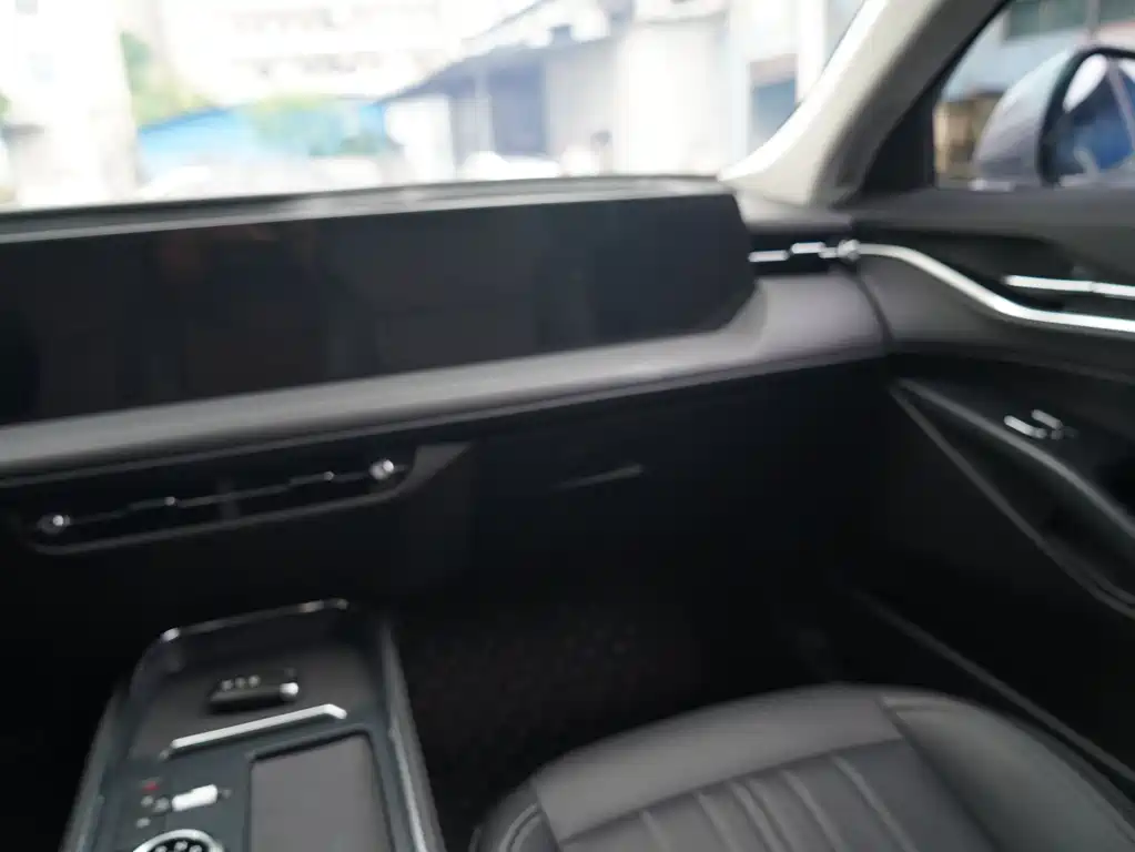Mondeo 2025 2.0T EcoBoost Luxury купить на сайте DeffCars