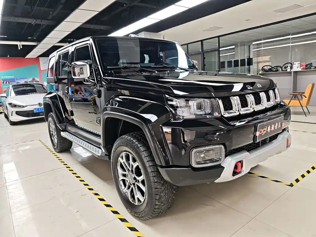 Beijing off-road BJ40 2023 2.0T automatic four-wheel drive city hunter version knight type купить на сайте DeffCars