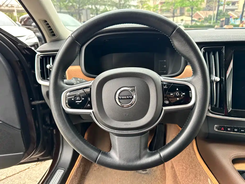 Volvo S90 2019 T5 Smart Edition купить на сайте DeffCars