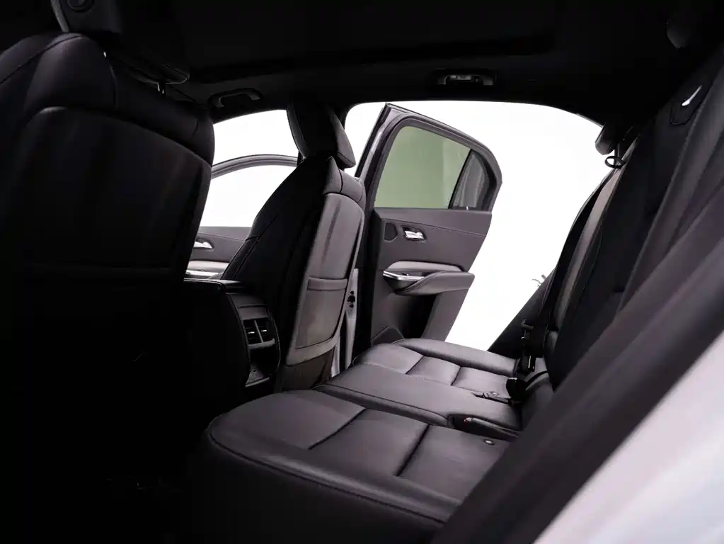 Cadillac XT4 2021 28T two-wheel drive leading model купить на сайте DeffCars