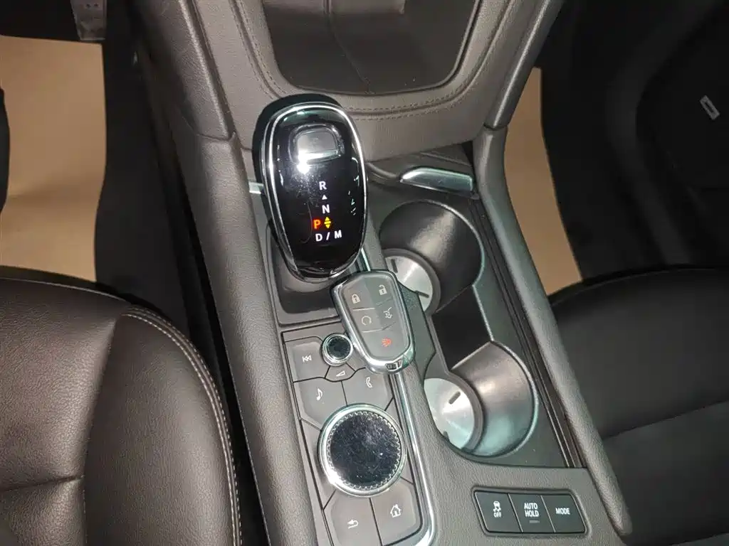 Cadillac XT6 2022 2.0T seven-seat two-wheel drive luxury model купить на сайте DeffCars