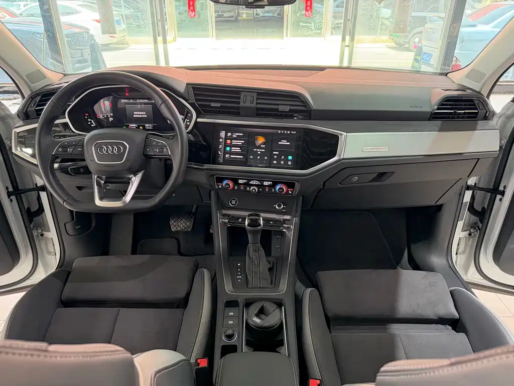 Audi Q3 2022 35 TFSI Fashionable and Dynamic купить на сайте DeffCars