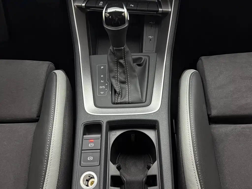 Audi Q3 2022 35 TFSI aggressive and dynamic купить на сайте DeffCars