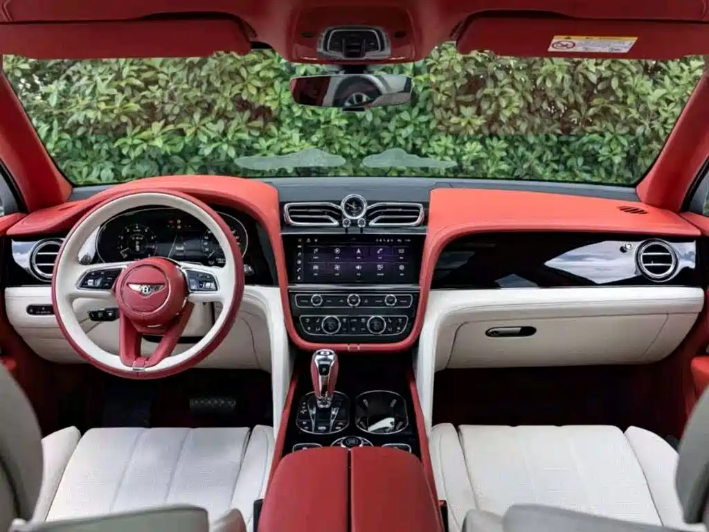 Bentayga 2024 4.0T V8 купить на сайте DeffCars