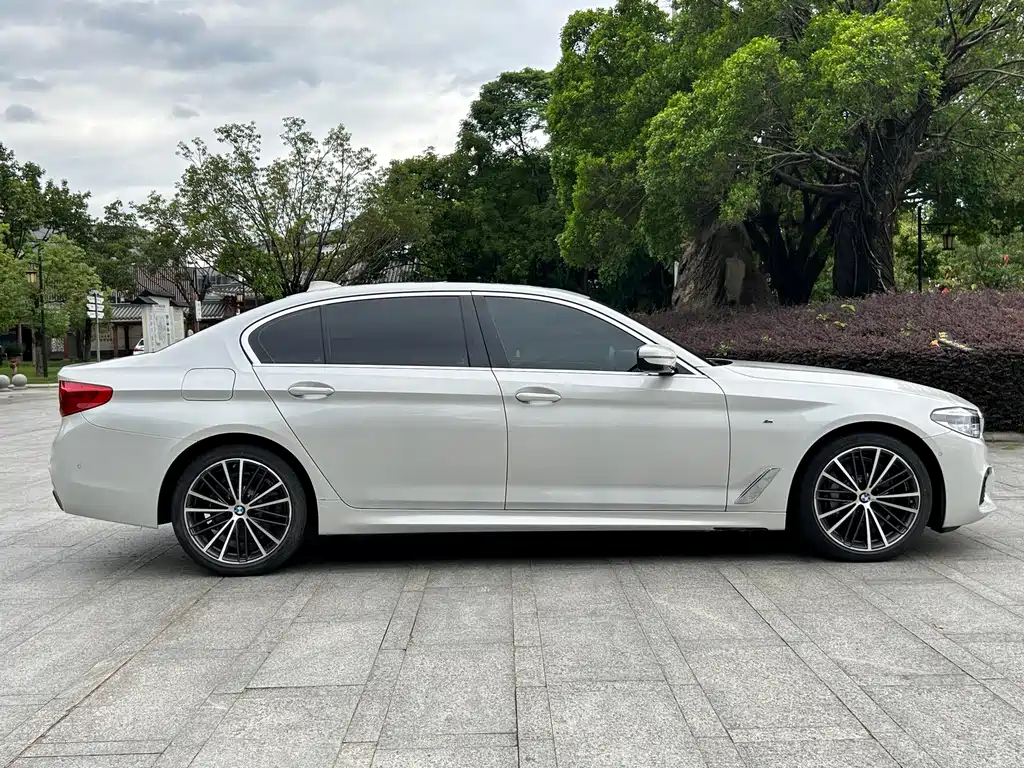 BMW 5 Series 2020 530Li Leading M Sport Kit купить на сайте DeffCars