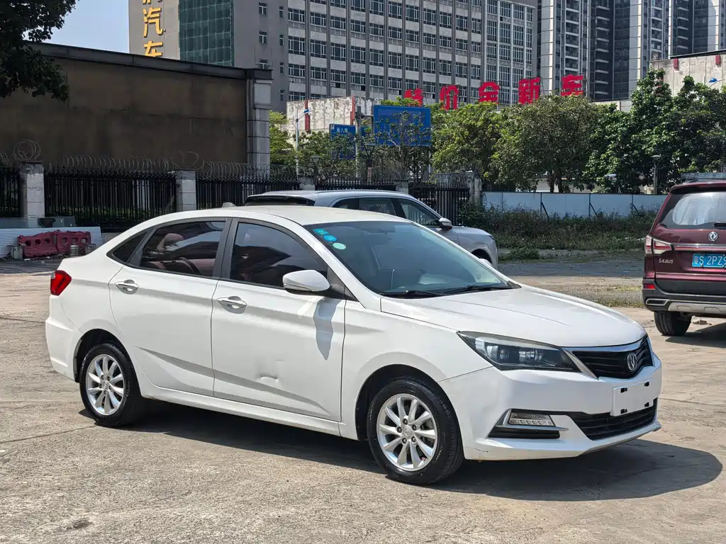 Yuexiang V7 2016 1.6L Manual Enjoyment Type National IV купить на сайте DeffCars